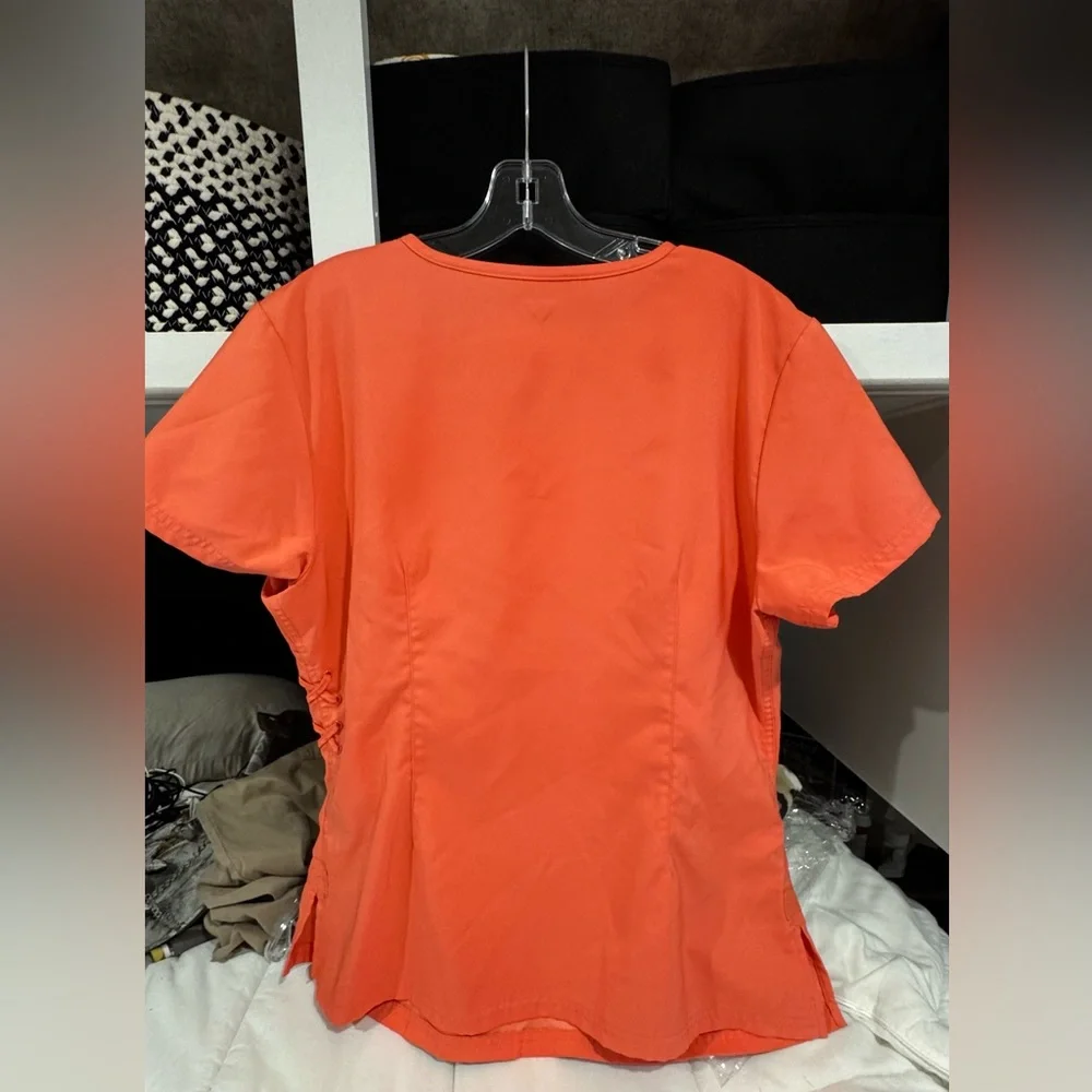 Koi Tech Scrub Top - Picture 2 of 5